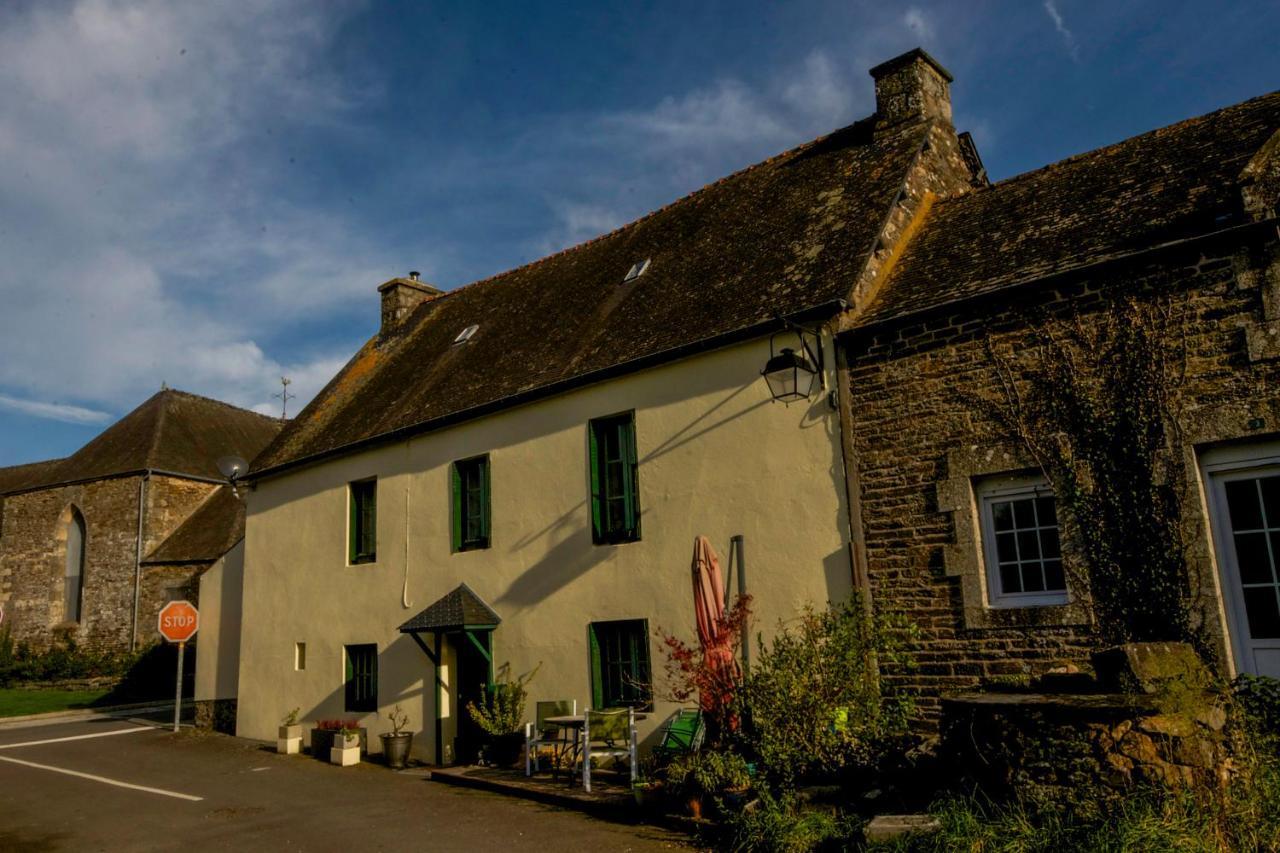 Auberge Le Canard Qui Rit Plelauff Exterior photo